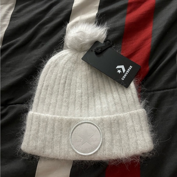 Converse Pom Pom Beanie - Picture 1 of 3